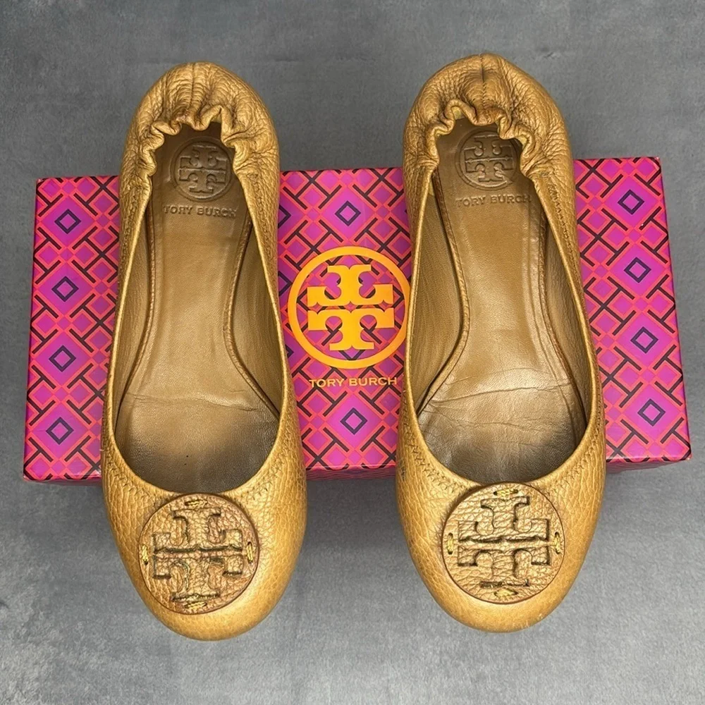 Tory Burch Reva Gold Ballet Flats Logo Medallion Sz 7.5 Classic